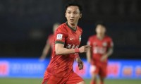 杏彩体育-英超历史十大球员骨折事件及恢复过程